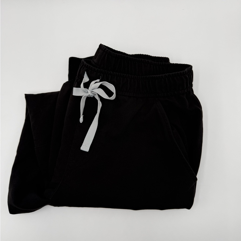 Figs Men’s Black Jogger Scrub Pants with Gray Tie Small